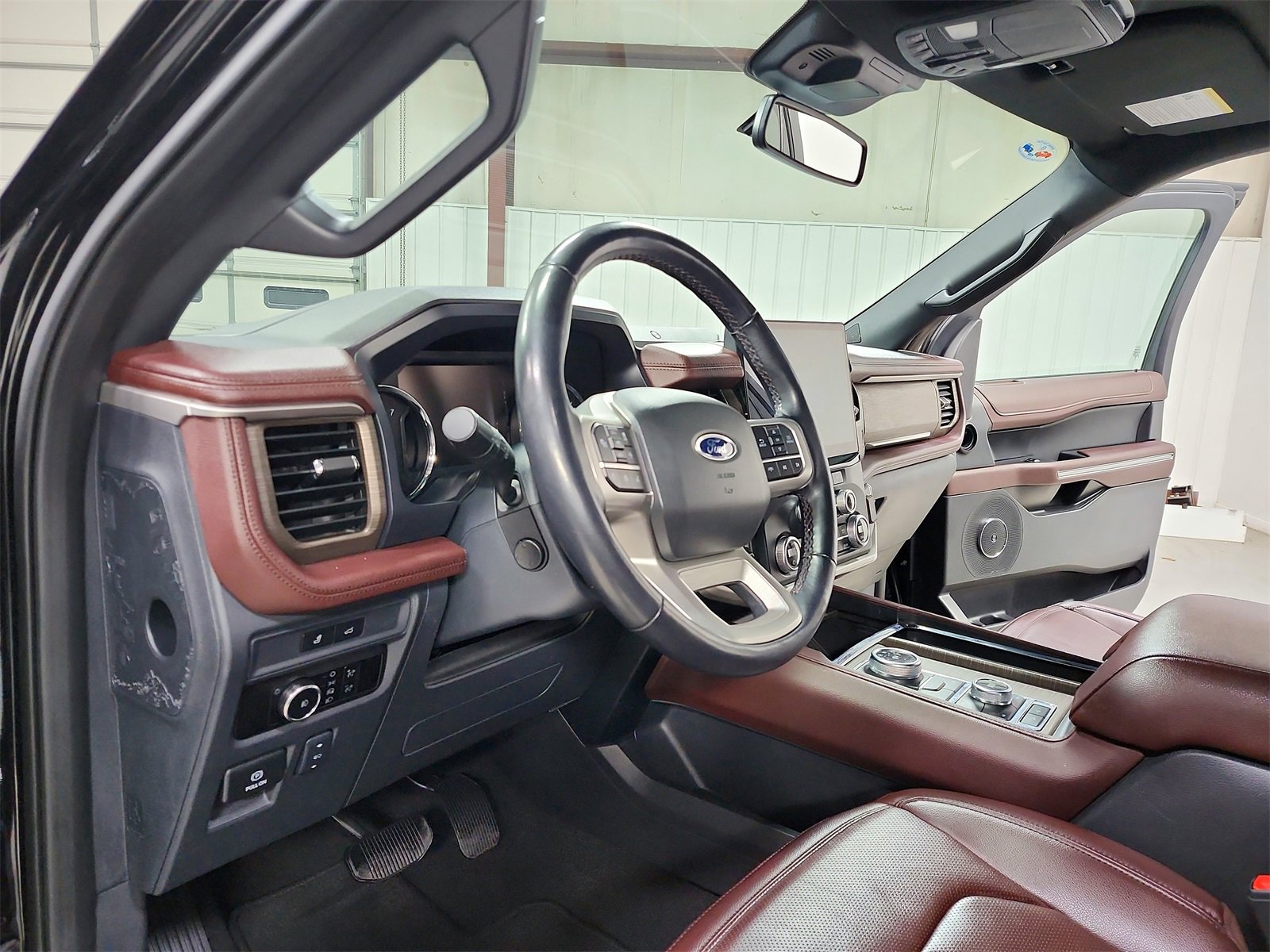 Used 2024 Ford Expedition Limited image 18