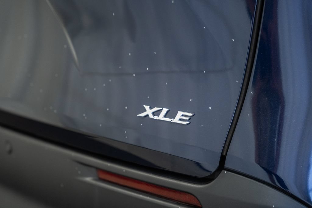 Used 2025 Toyota Sienna XLE FWD image 8