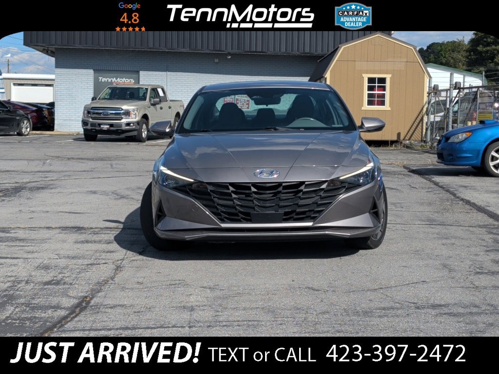 Used 2023 Hyundai Elantra SEL w/ Convenience Package FWD image 2