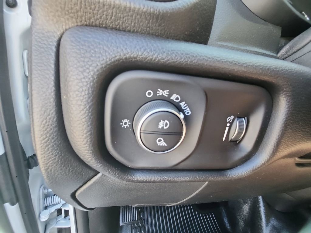 Used 2024 RAM 3500 Tradesman w/ Chrome Appearance Group image 22