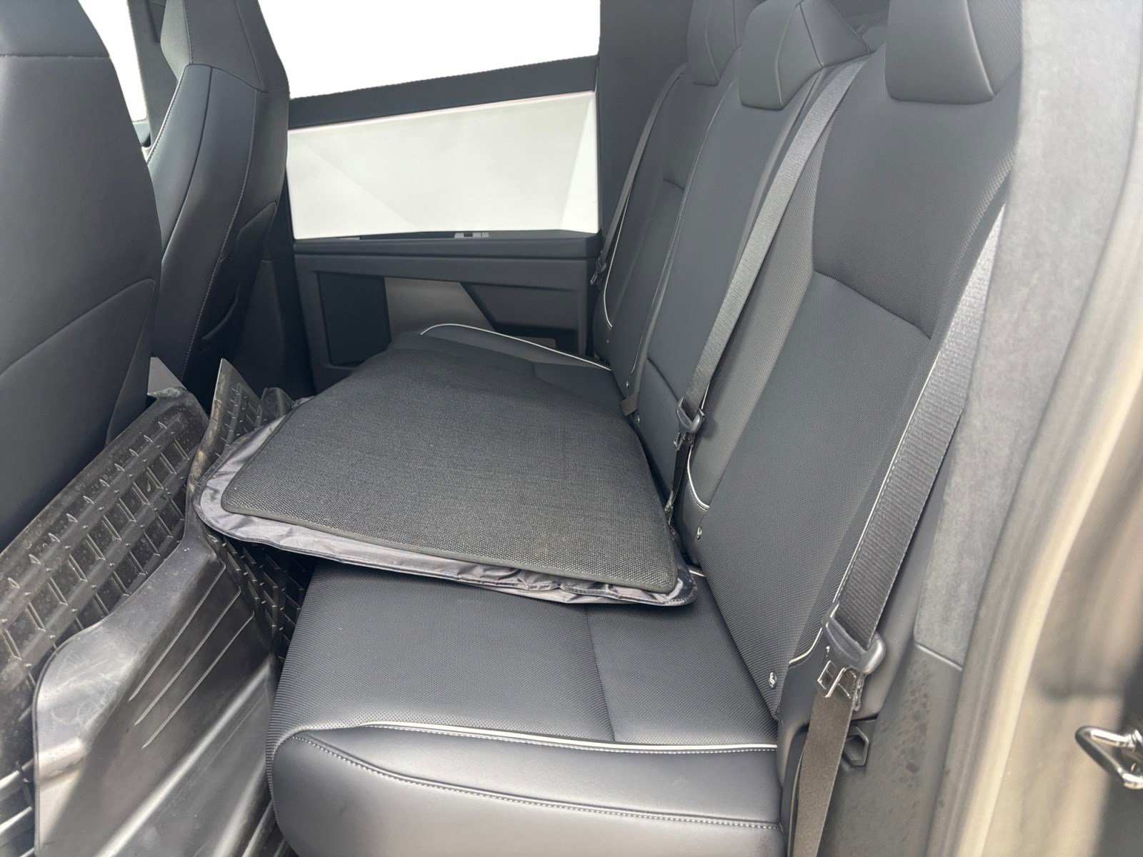 Used 2024 Tesla Cybertruck AWD Crew Cab image 13