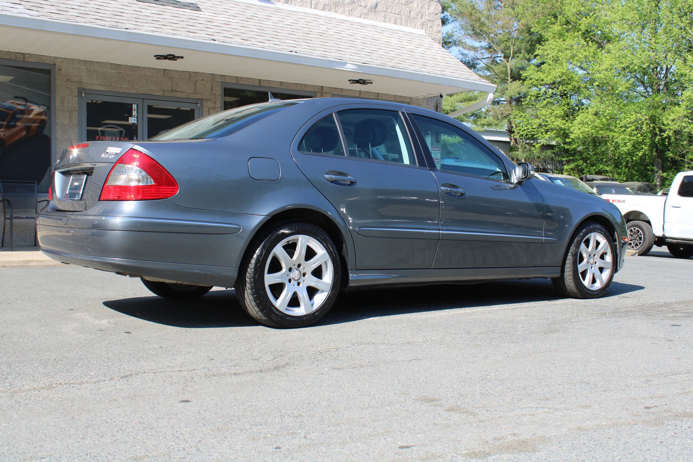 Used 2008 Mercedes-Benz E 350 4MATIC Sedan image 6