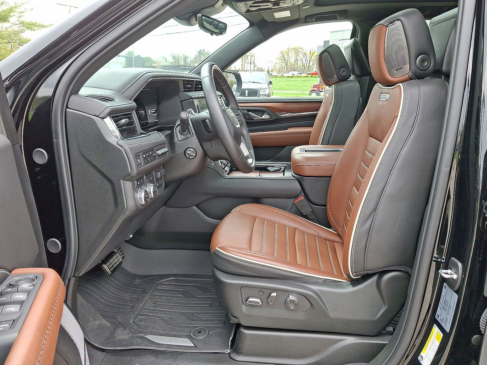 Used 2024 GMC Yukon Denali Ultimate image 11