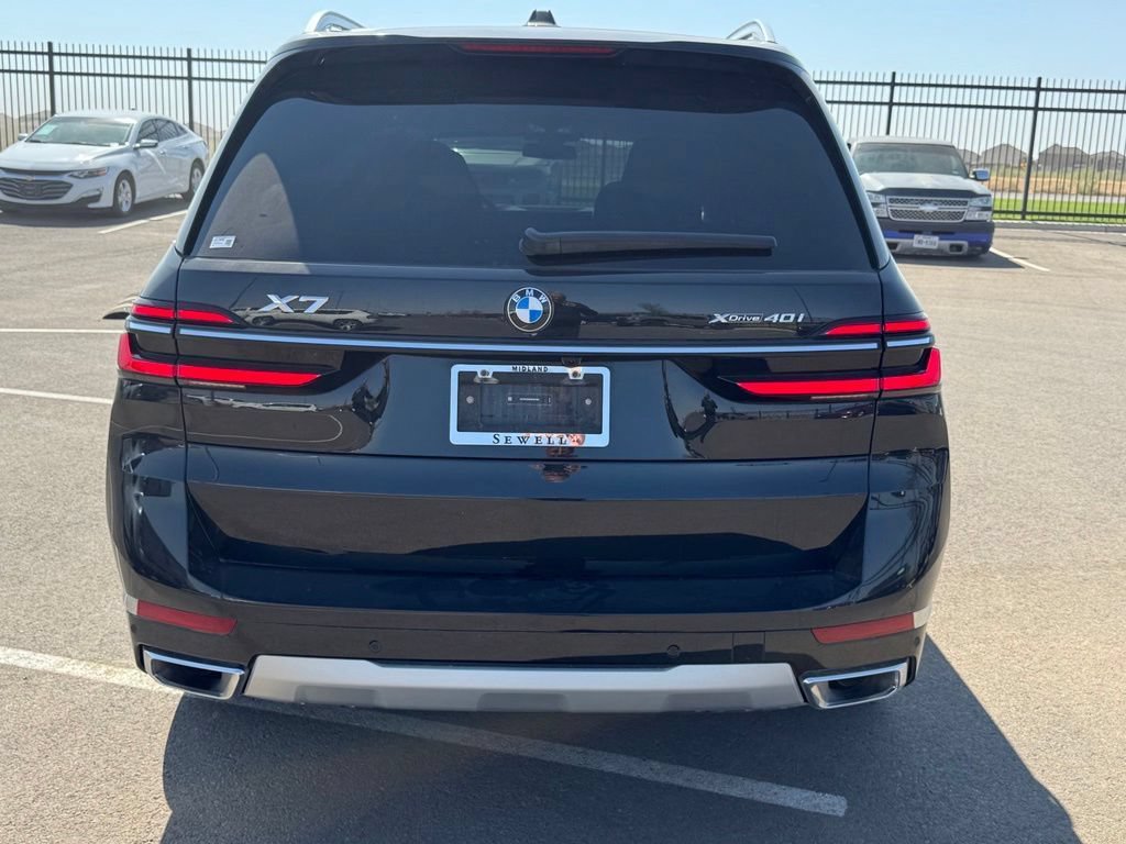 Used 2025 BMW X7 xDrive40i w/ Premium Package AWD/4WD image 10