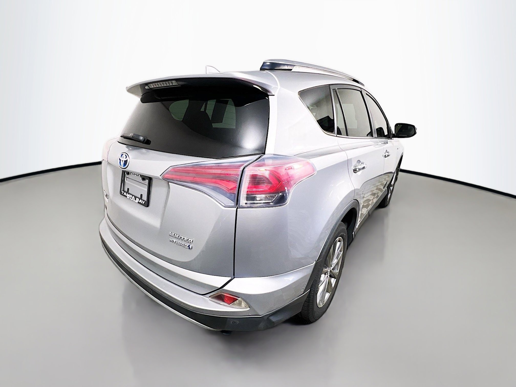 Used 2017 Toyota RAV4 Limited AWD/4WD image 4