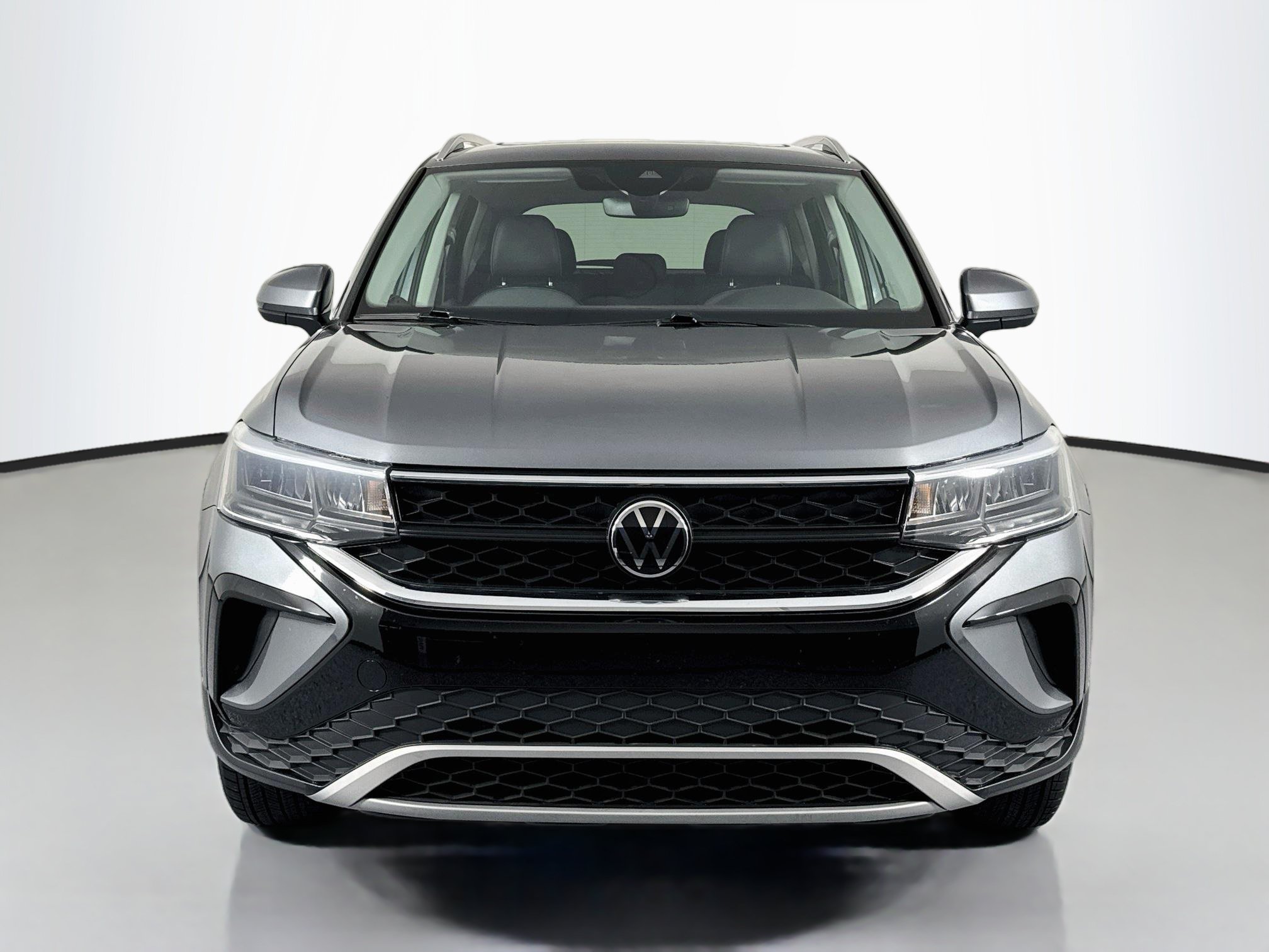 Used 2024 Volkswagen Taos SE AWD/4WD image 2
