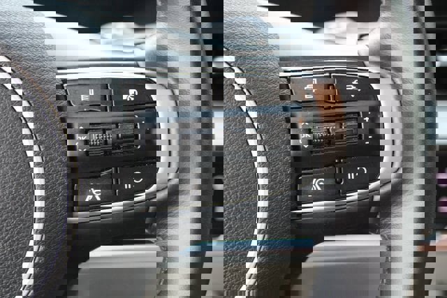 Used 2025 Kia Sportage EX image 12