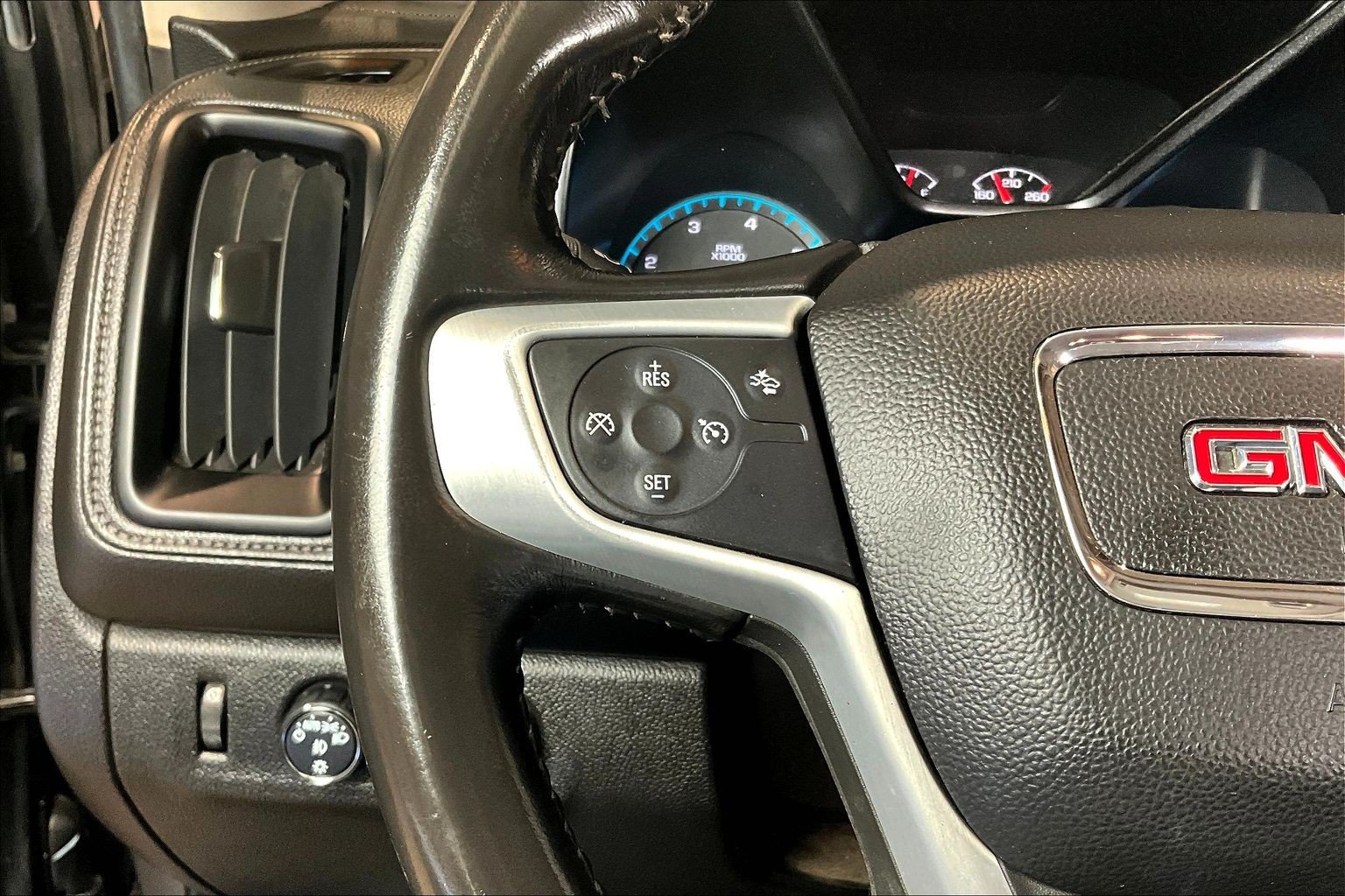 Used 2018 GMC Canyon SLT w/ Driver Alert Package AWD/4WD image 13