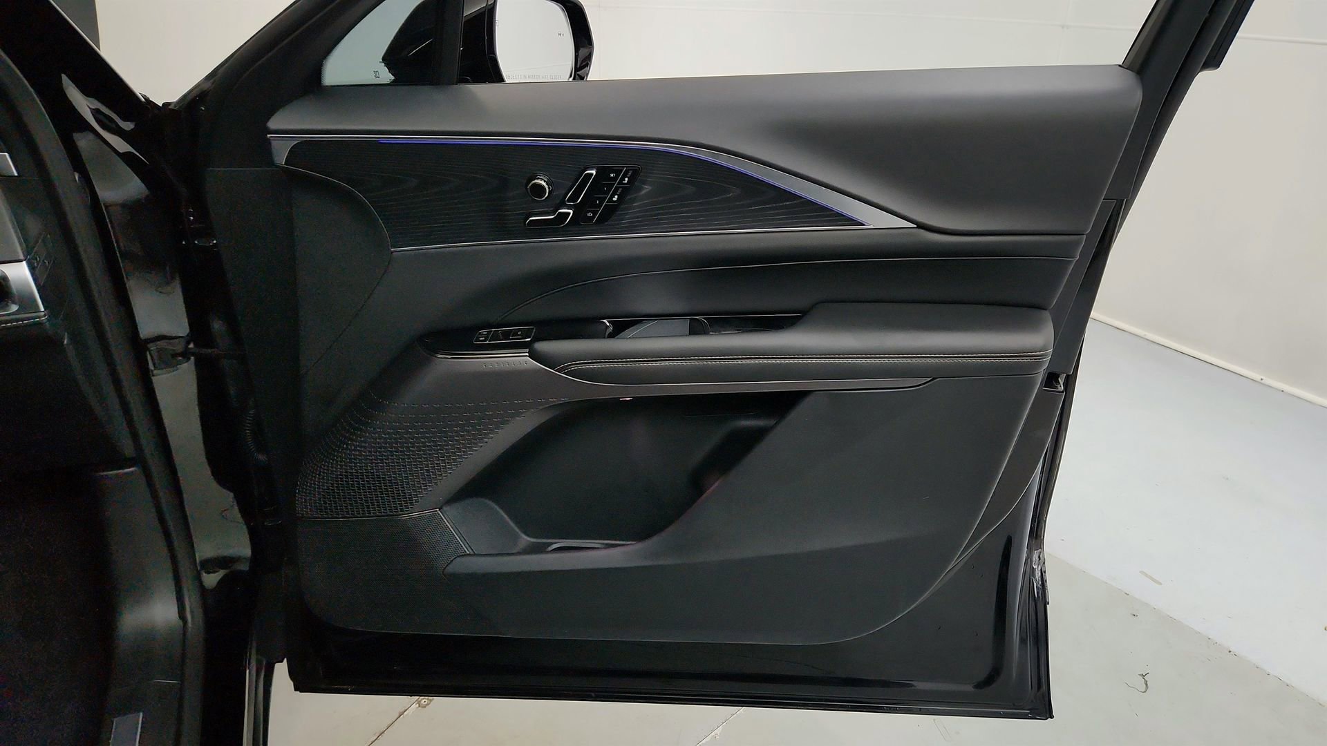 Certified 2025 Cadillac Lyriq Luxury w/ LPO, Floor Liner Package image 24