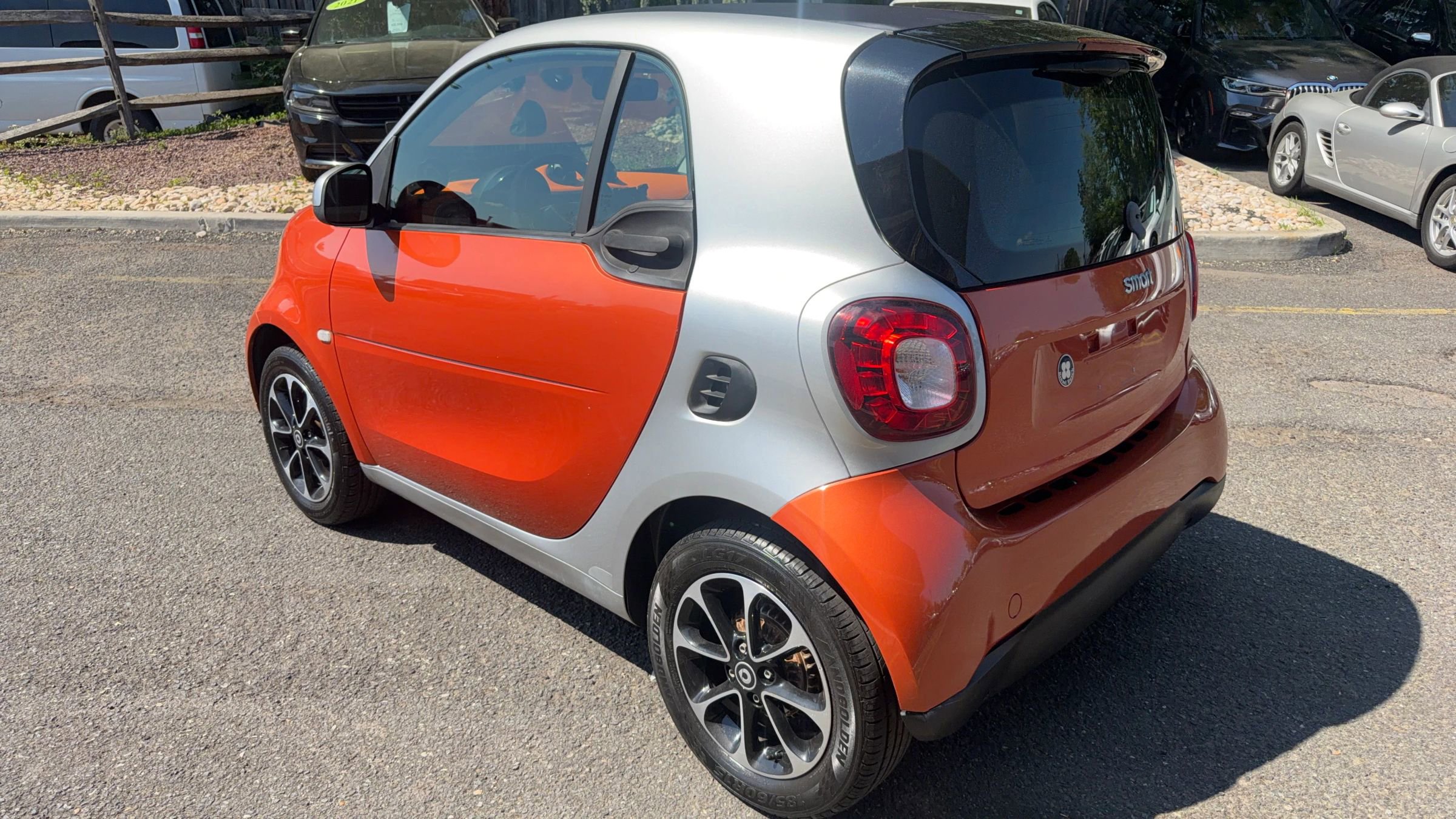 Used 2016 smart fortwo passion RWD image 8