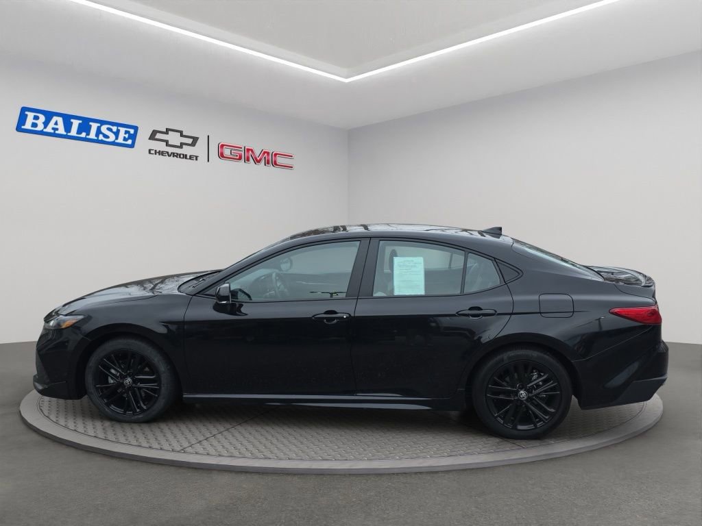 Used 2025 Toyota Camry SE image 4