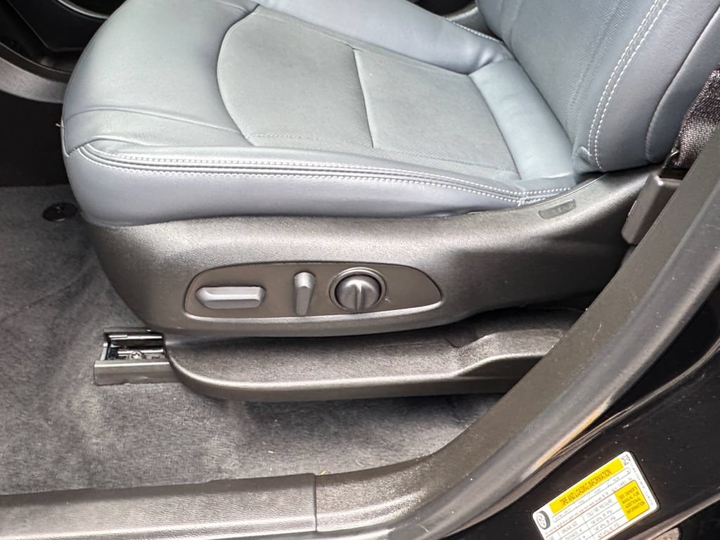 Used 2023 Buick Enclave Essence w/ Experience Buick Package AWD/4WD image 18
