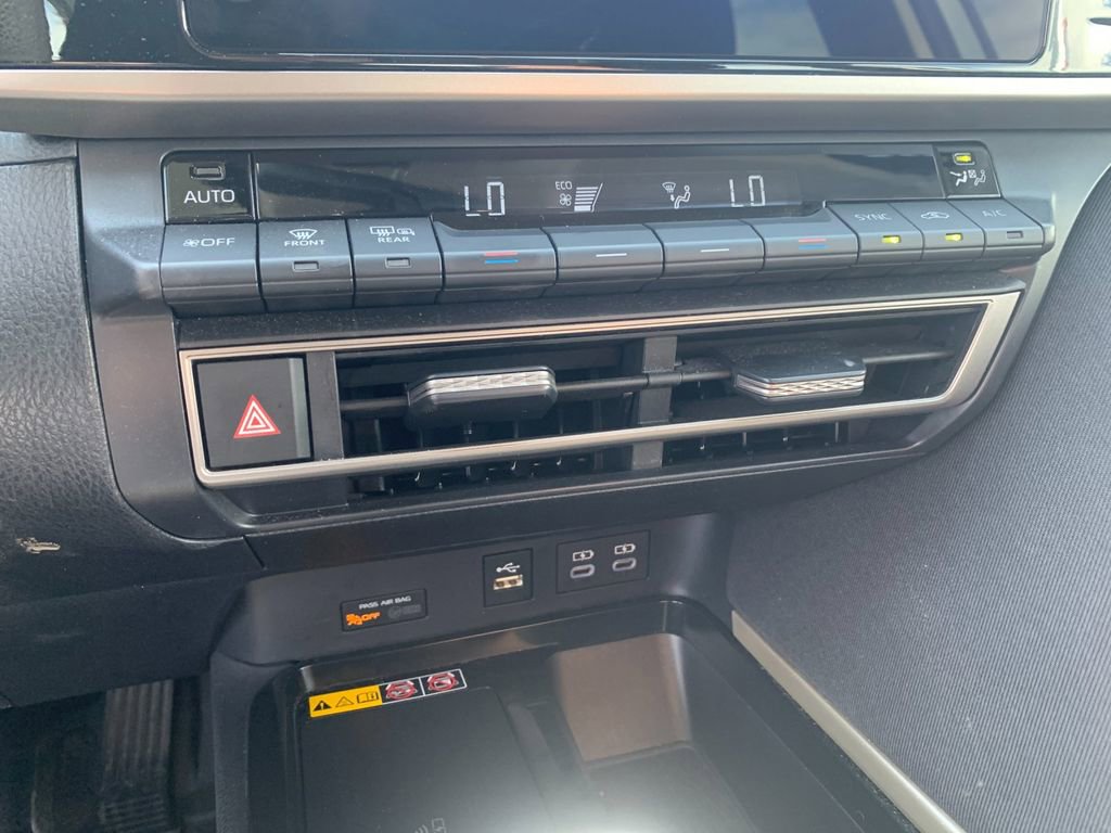 Used 2025 Toyota Camry LE FWD image 23