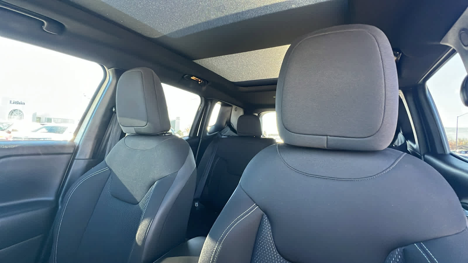 Certified 2022 Jeep Renegade Altitude w/ Sun/Sound Group image 11