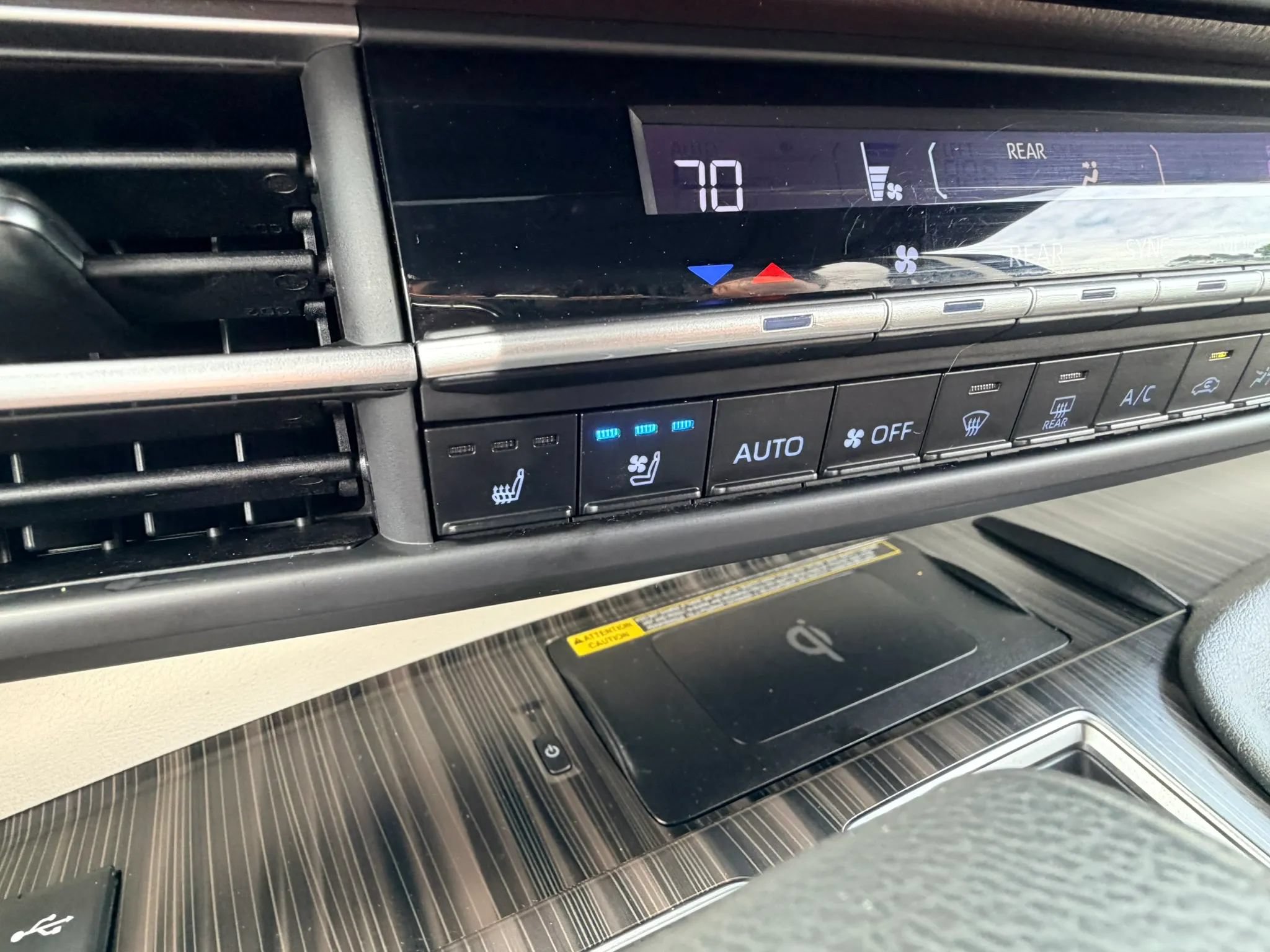 Used 2024 Toyota Sienna Platinum FWD image 20