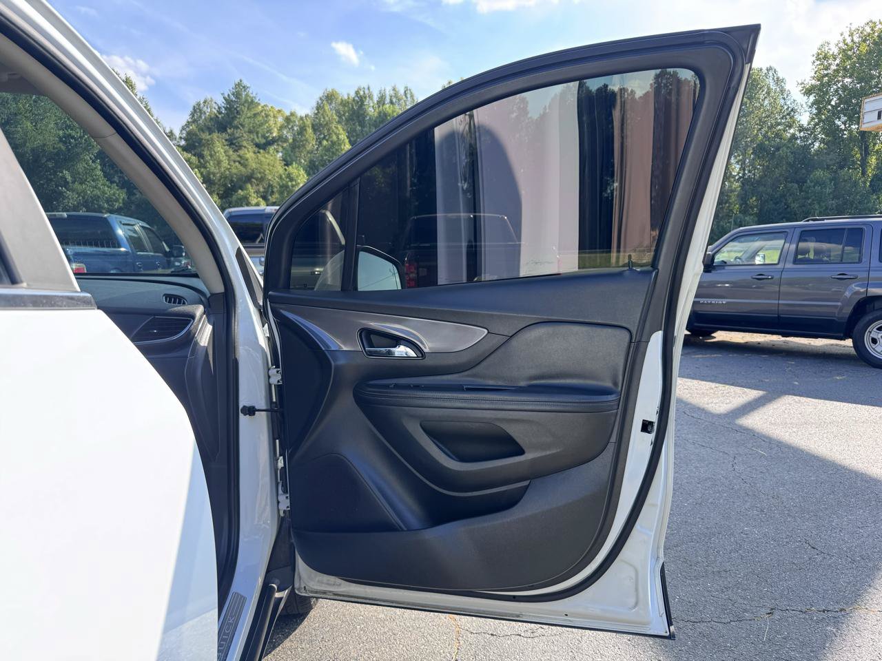 Used 2019 Buick Encore Essence AWD/4WD image 13