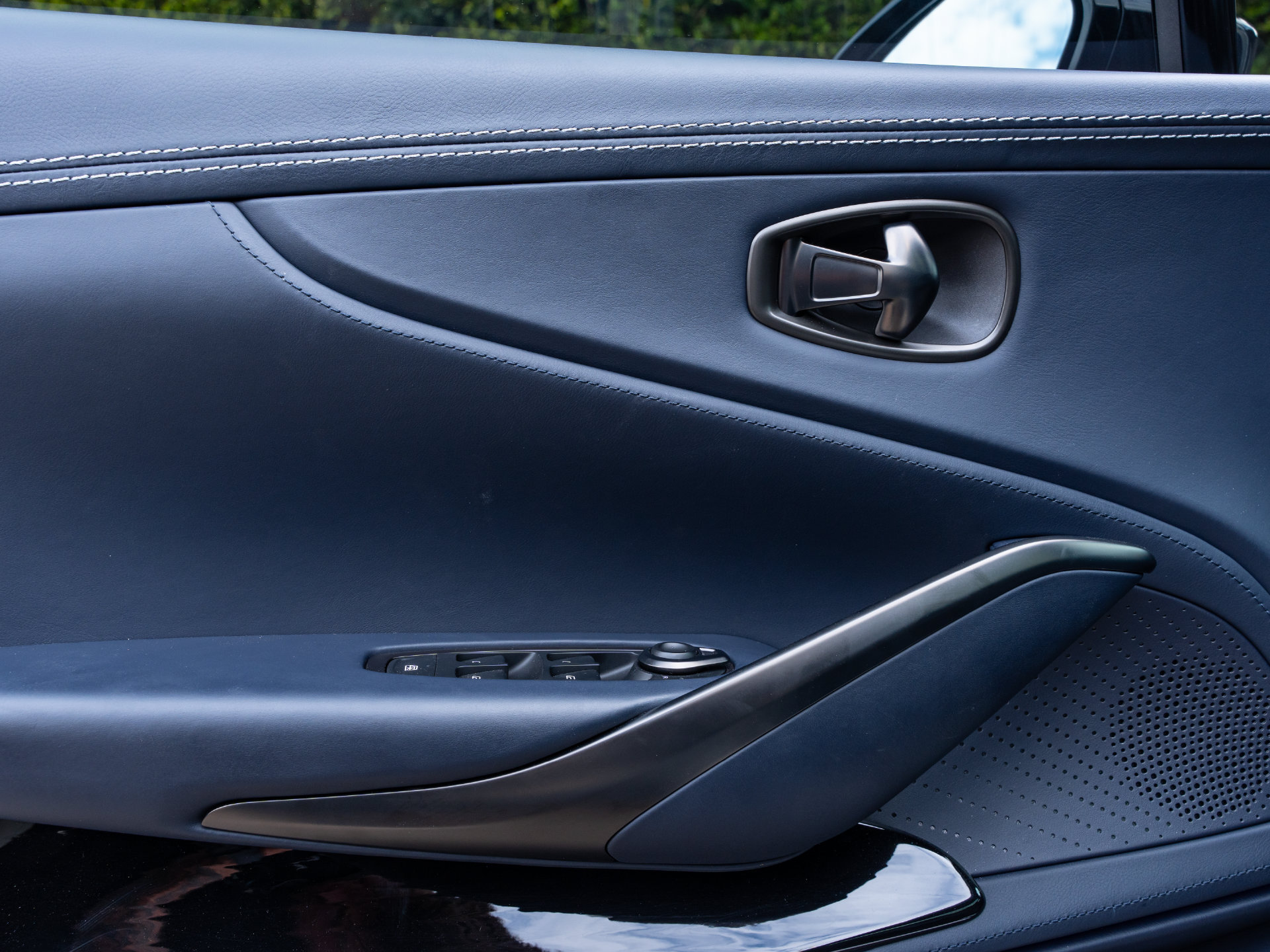 Used 2023 Aston Martin DBX 707 AWD/4WD image 29