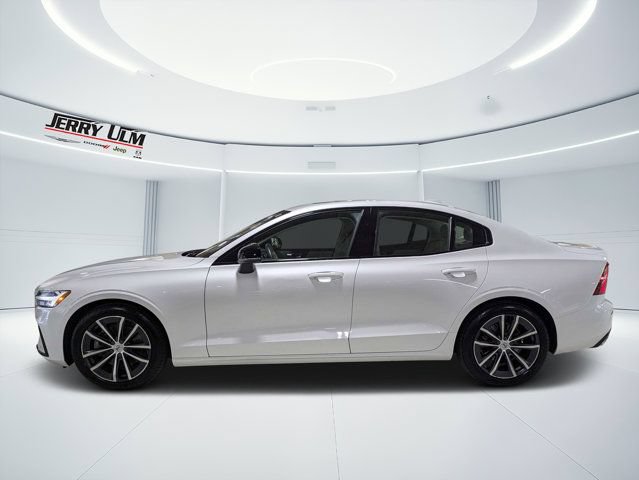 Used 2022 Volvo S60 B5 Momentum w/ Premium Package FWD image 6