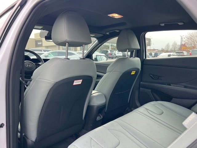 Certified 2025 Hyundai Elantra Limited image 13