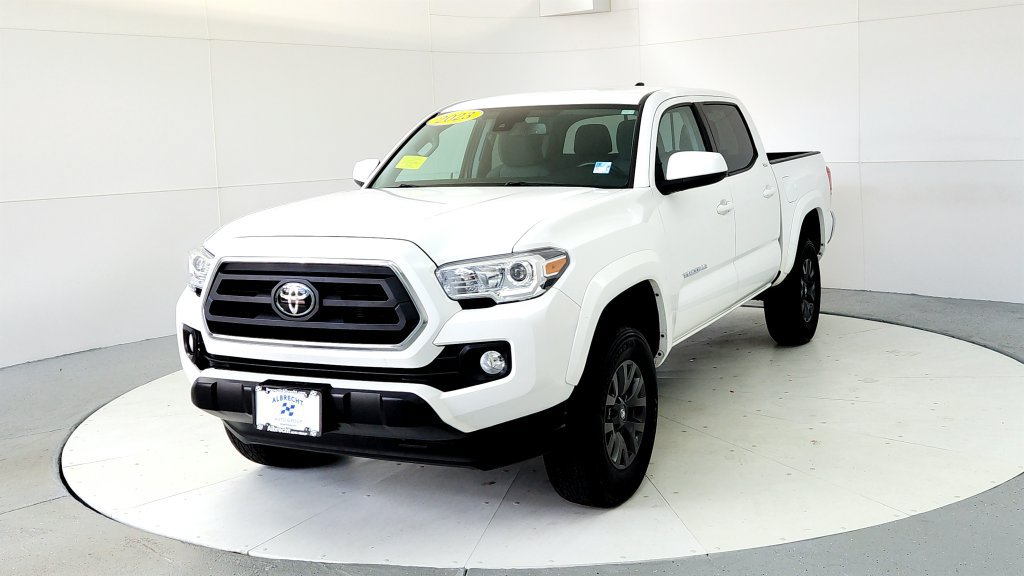 Certified 2023 Toyota Tacoma SR5 AWD/4WD image 2
