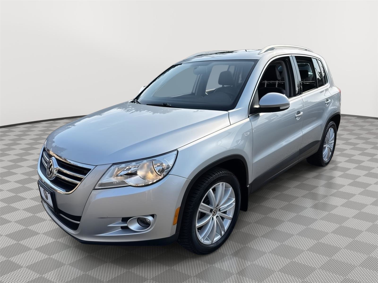 Used 2011 Volkswagen Tiguan SE
