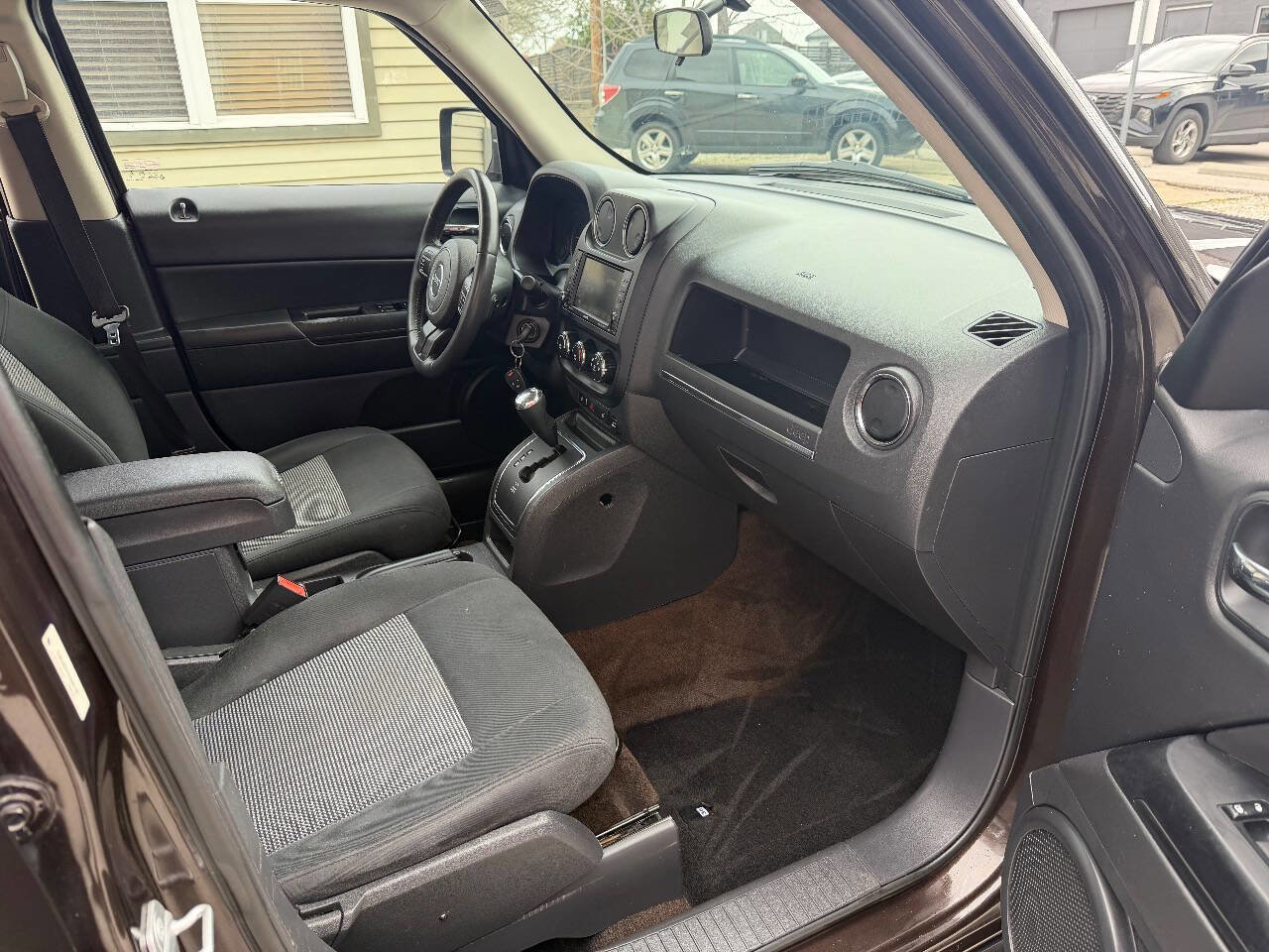 Used 2014 Jeep Patriot Latitude AWD/4WD image 20