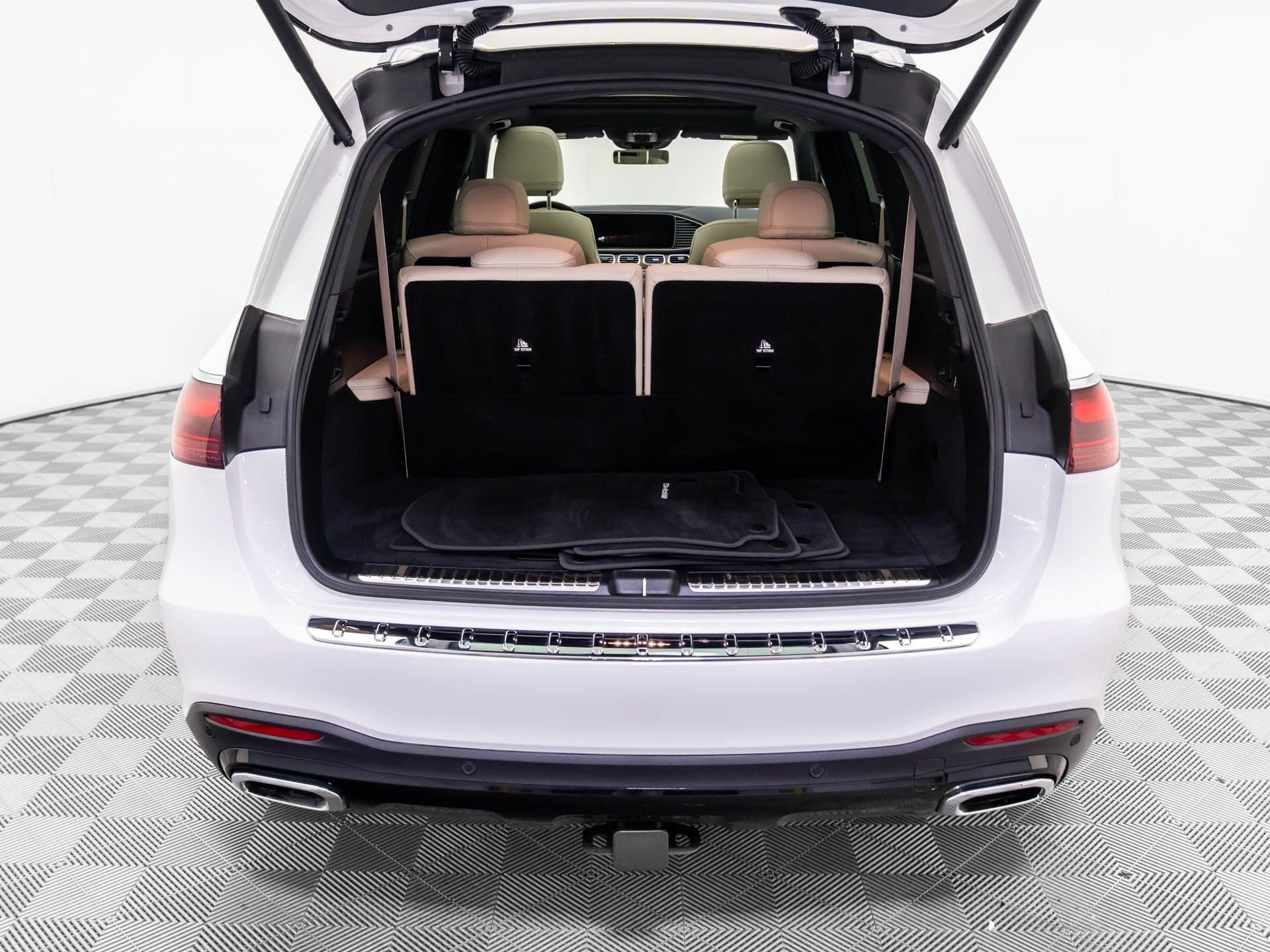 Used 2025 Mercedes-Benz GLS 450 4MATIC image 33