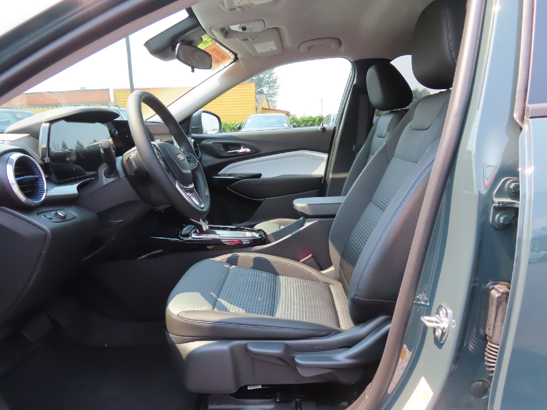 New 2026 Chevrolet Trax LT w/ Driver Confidence Package FWD image 14