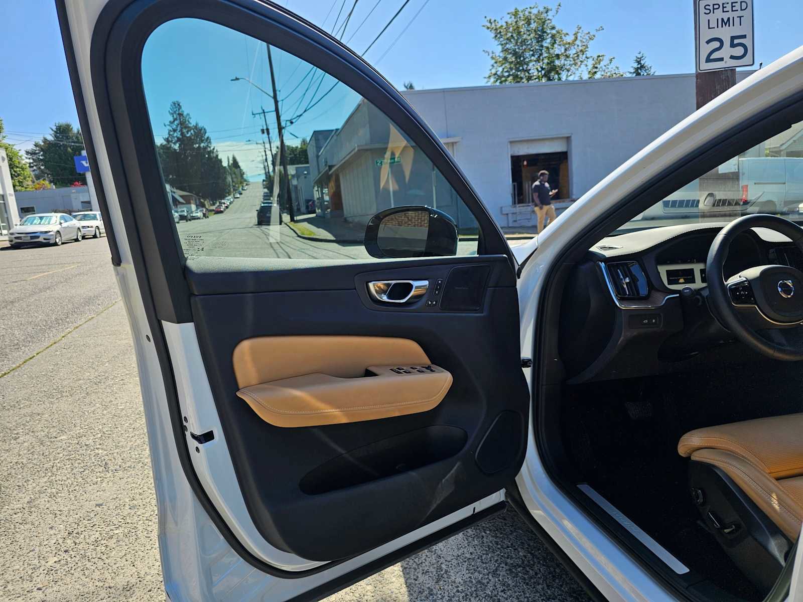 Used 2023 Volvo XC60 T8 Ultimate w/ Climate Package AWD/4WD image 21