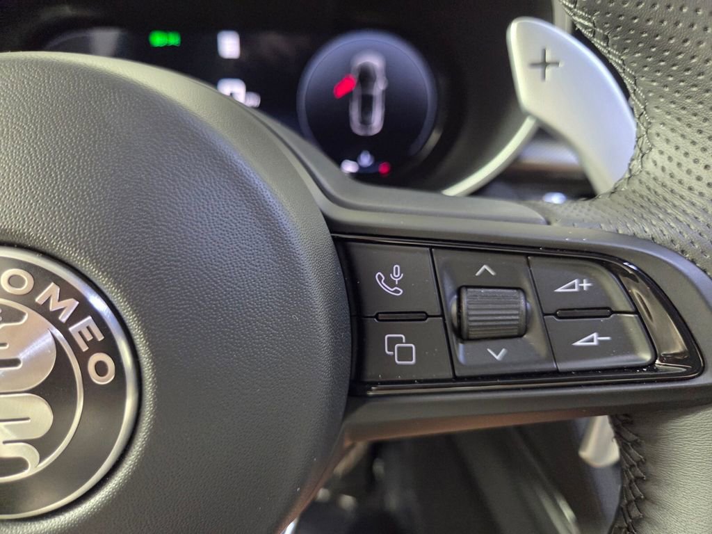 New 2025 Alfa Romeo Stelvio Sprint w/ Convenience Package image 15