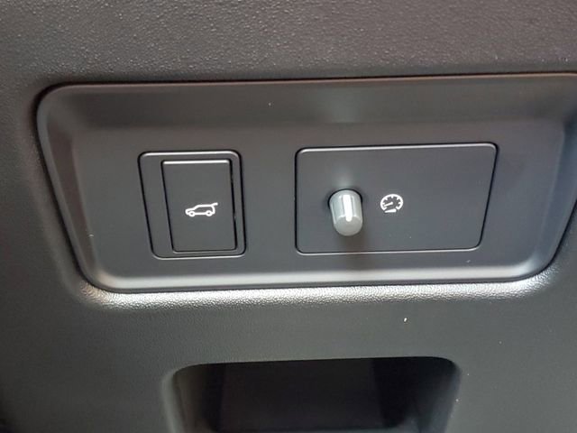 Used 2024 Land Rover Discovery Dynamic SE image 35