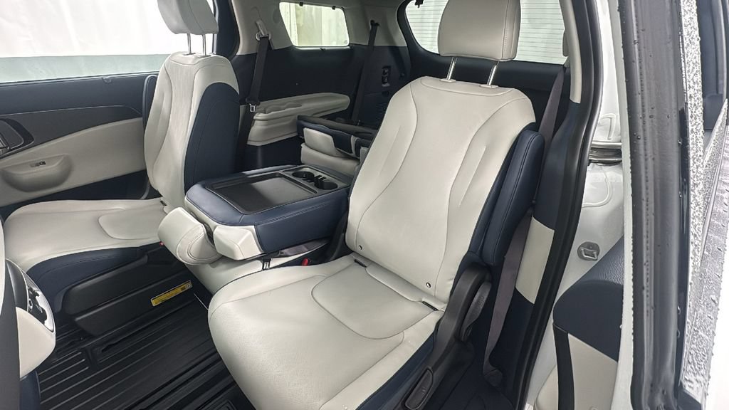 New 2026 Kia Carnival SX w/ SX Dark Edition Package FWD image 12