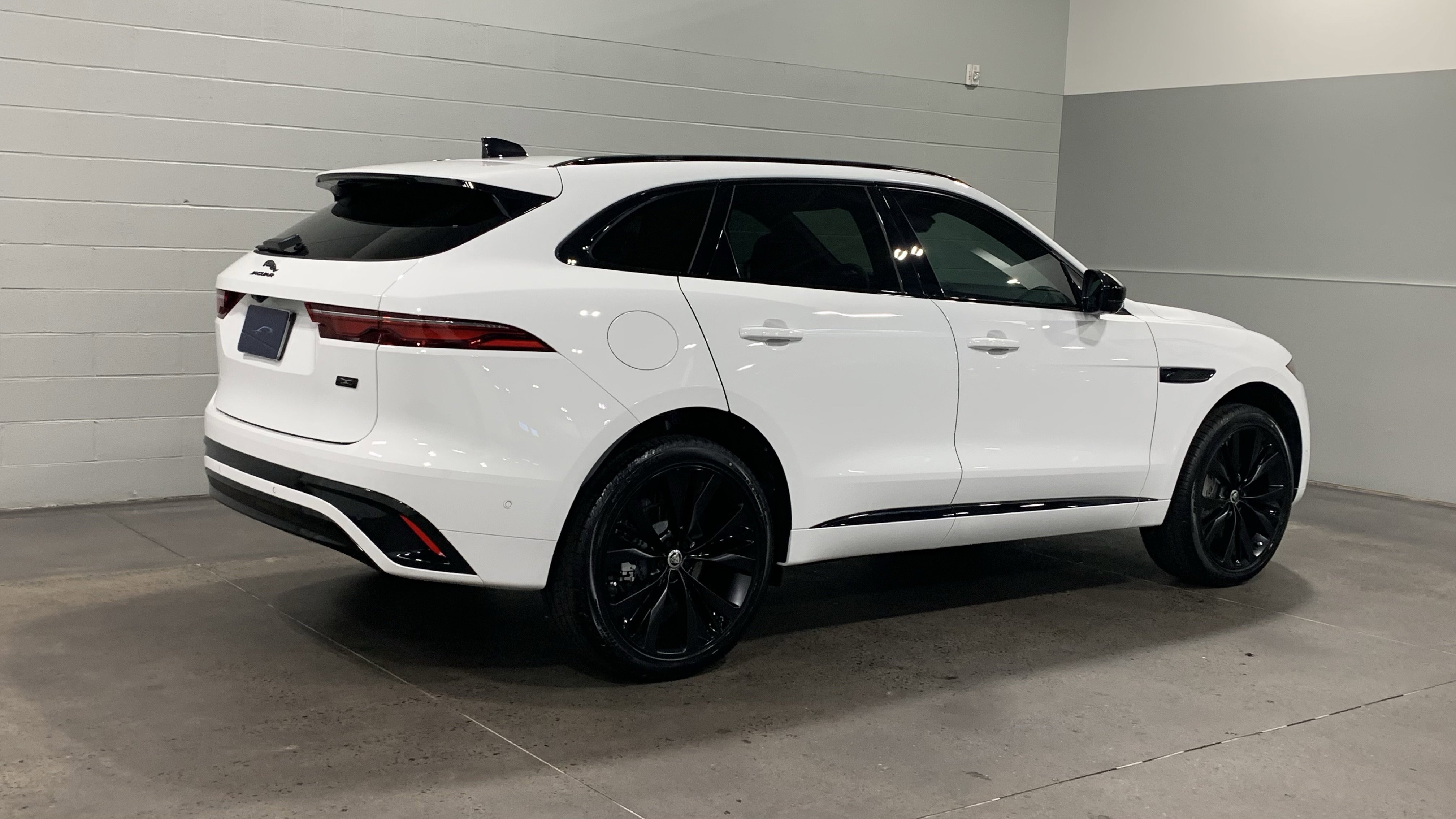 New 2026 Jaguar F-PACE R-Dynamic S image 2