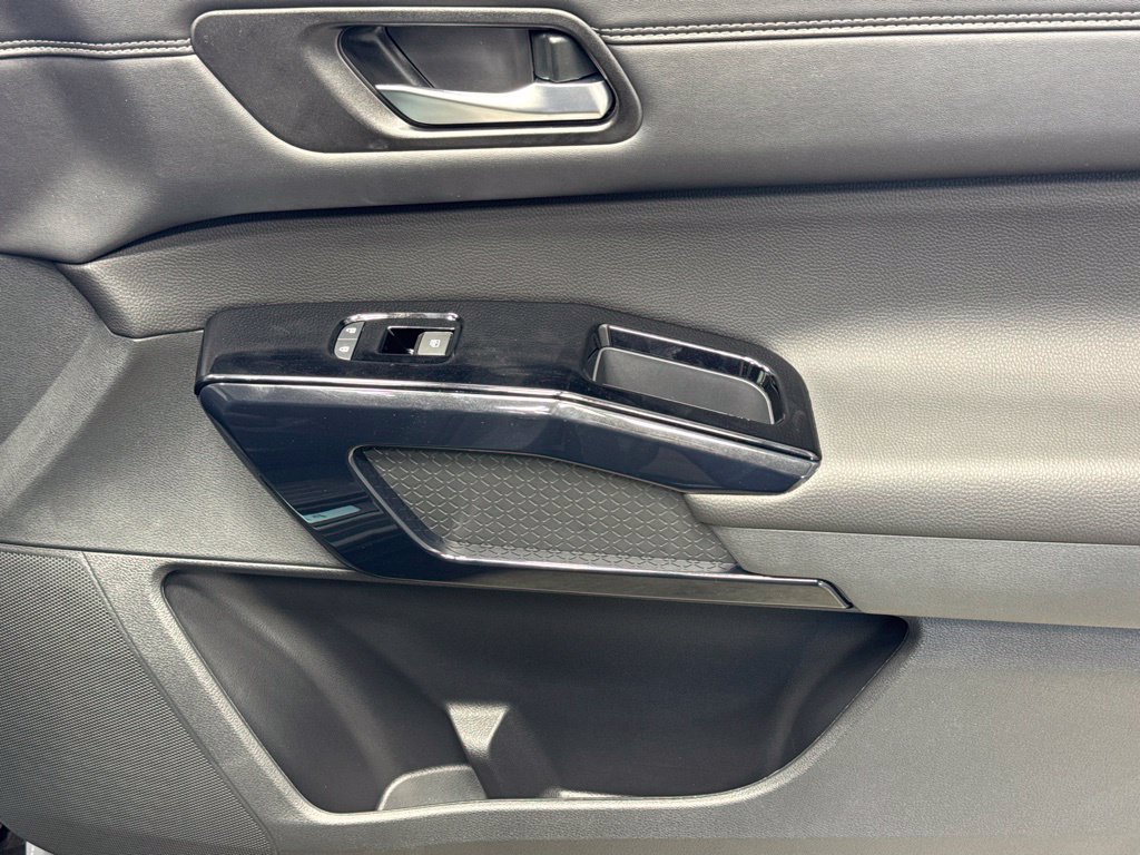 New 2026 Nissan Pathfinder Platinum AWD/4WD image 35