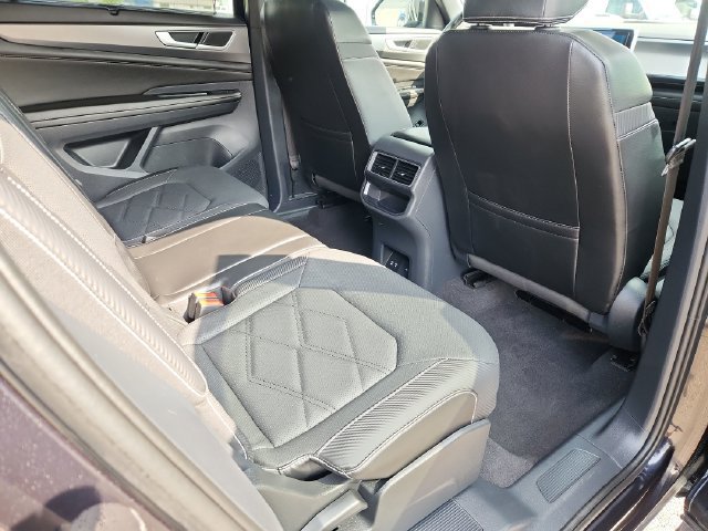 Used 2024 Volkswagen Atlas Cross Sport SE FWD image 28