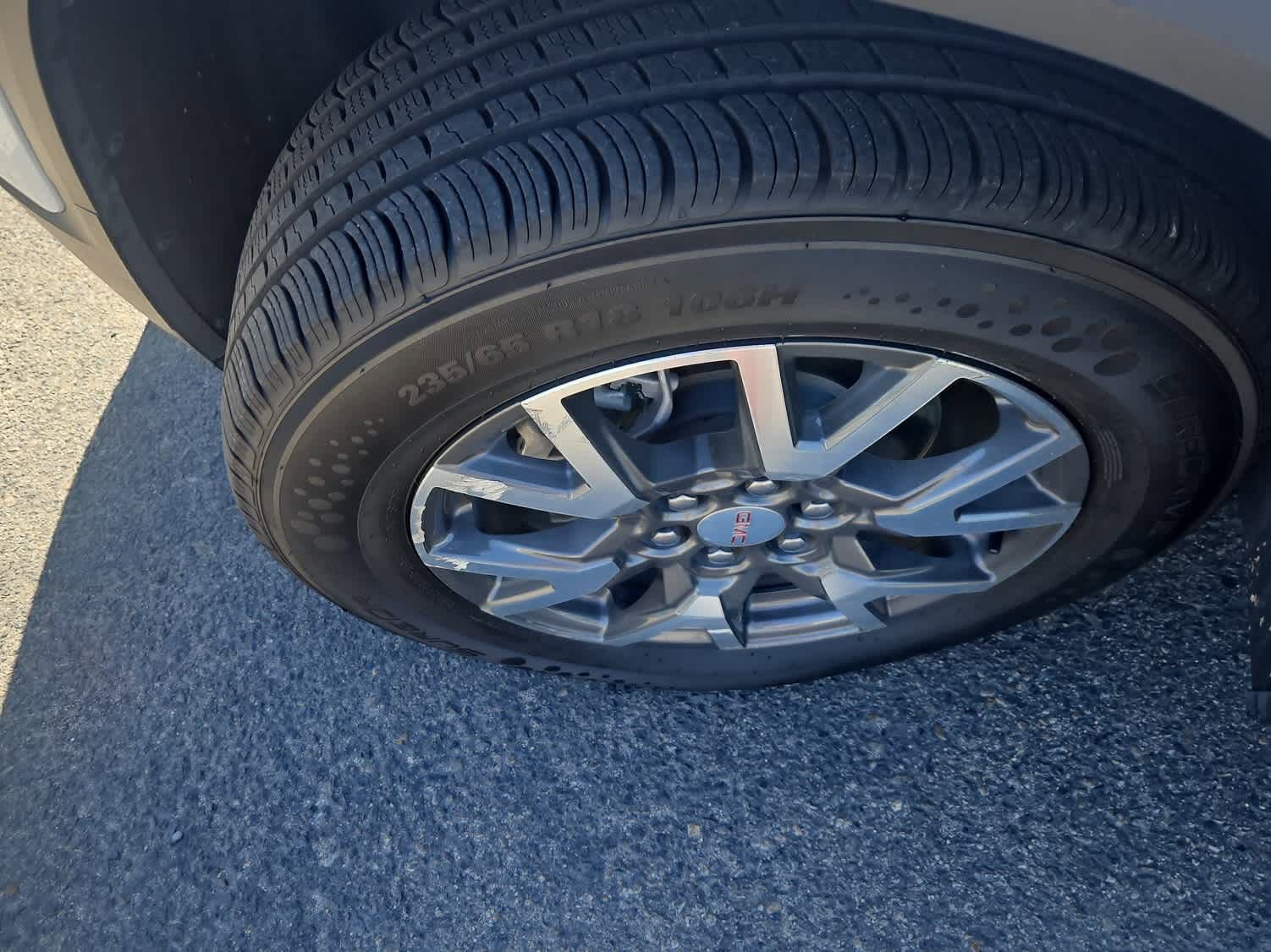 Used 2022 GMC Acadia SLE FWD image 3