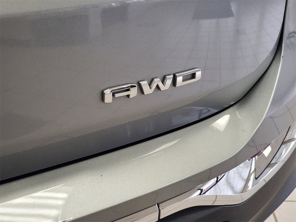 Used 2024 GMC Terrain SLT image 36