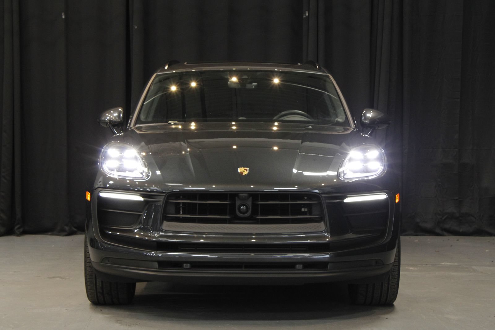 Certified 2026 Porsche Macan AWD/4WD image 10