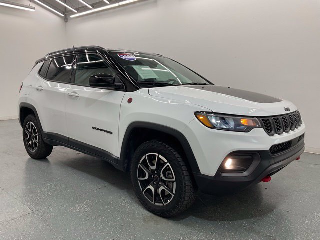 Used 2025 Jeep Compass Trailhawk AWD/4WD image 8
