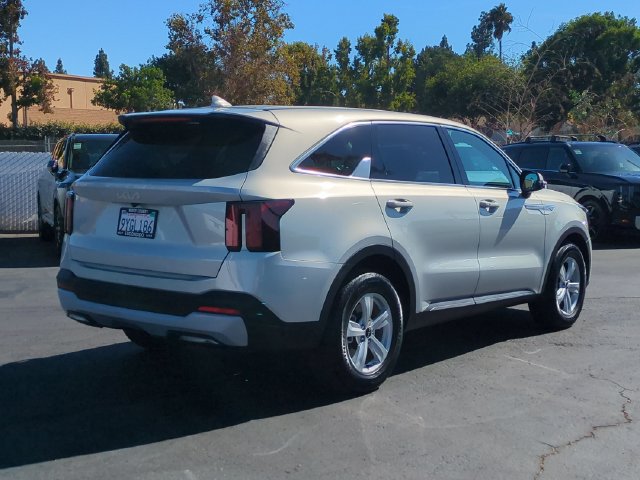 Certified 2026 Kia Sorento LX FWD image 3