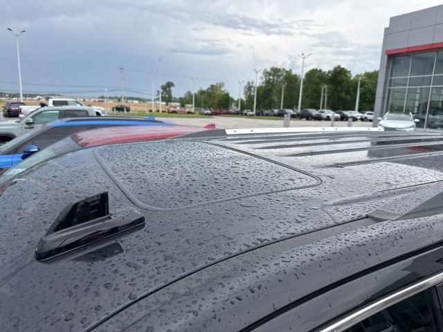 Used 2017 GMC Yukon Denali w/ Open Road Package AWD/4WD image 4