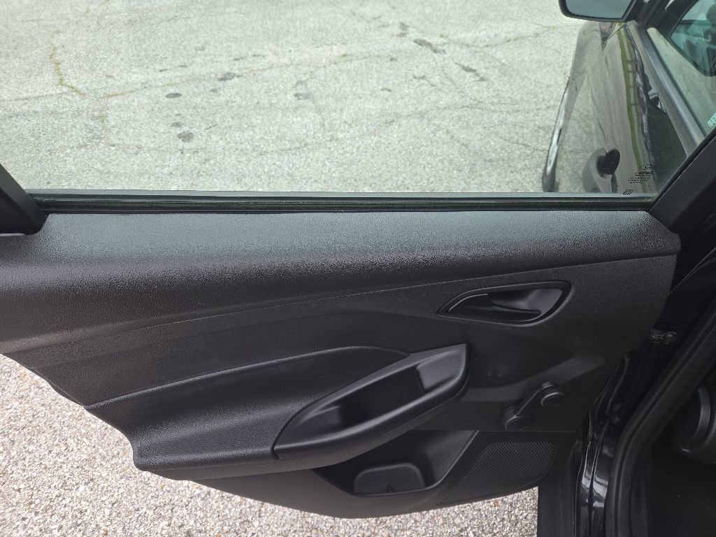 Used 2015 Ford Focus S FWD image 18