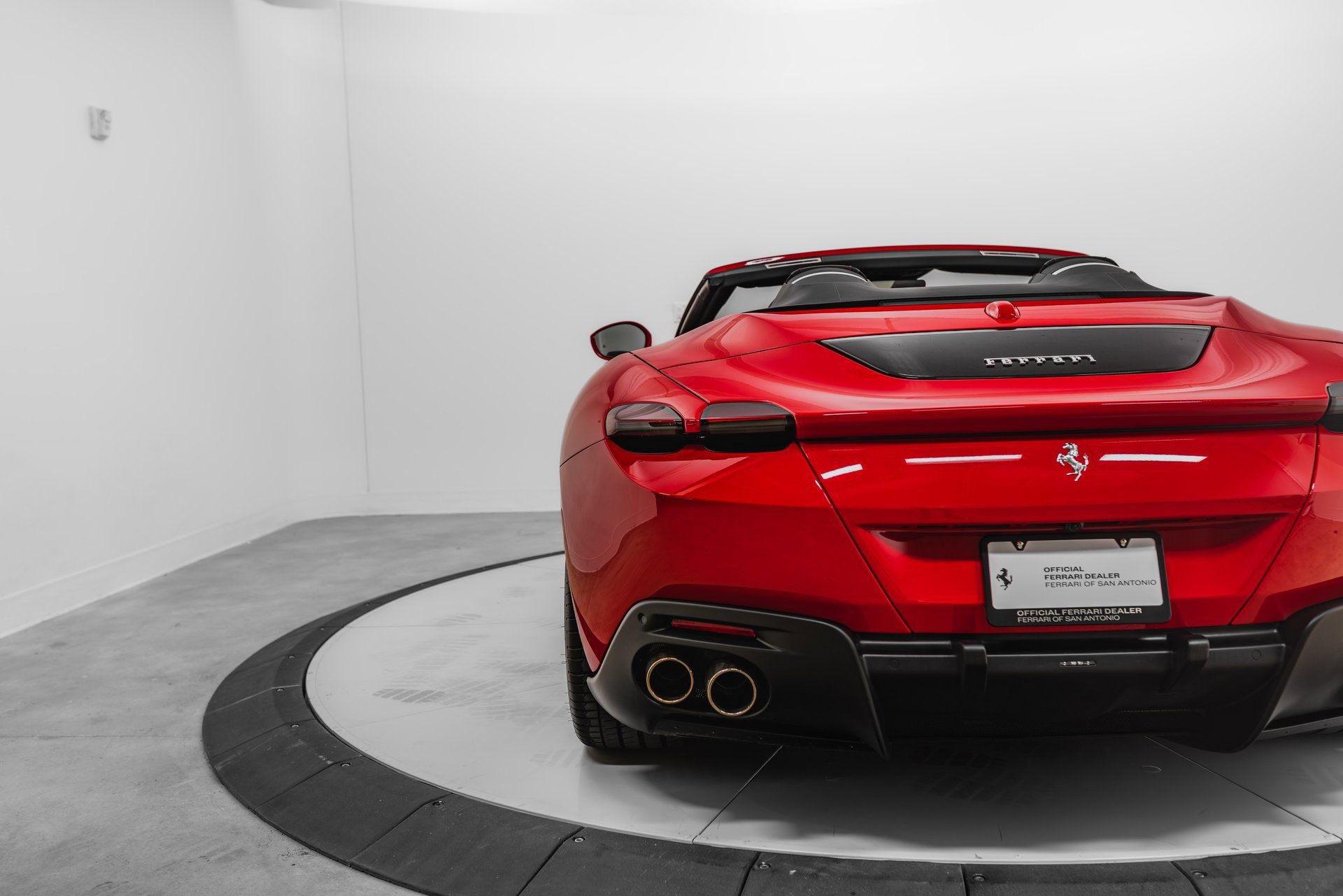 Certified 2025 Ferrari Roma Spider RWD image 54