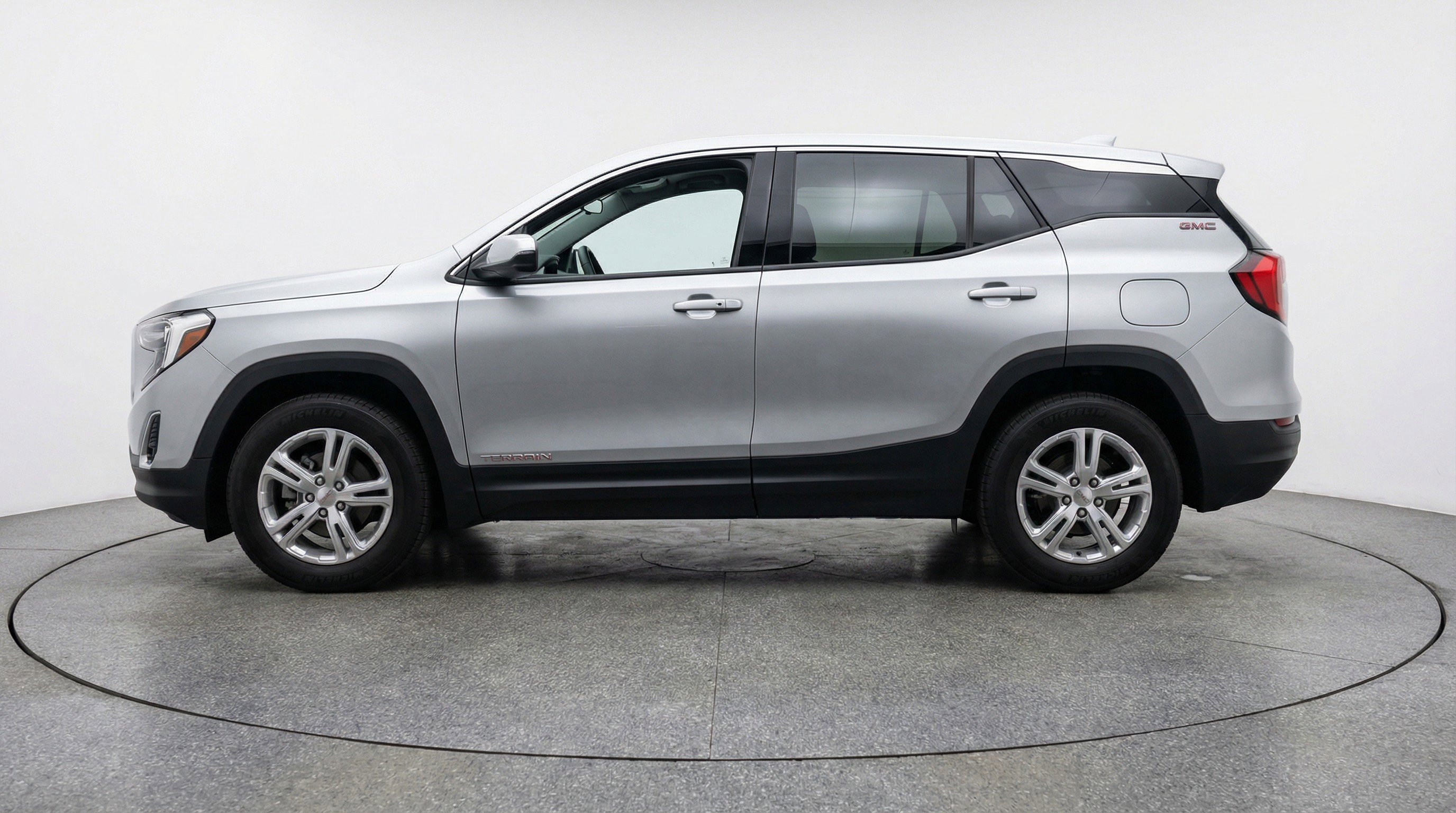 Used 2024 GMC Terrain SLE image 5