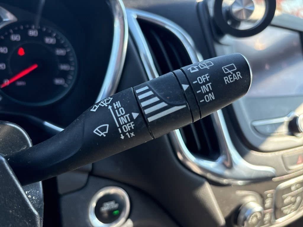 Used 2020 Chevrolet Equinox LT image 29