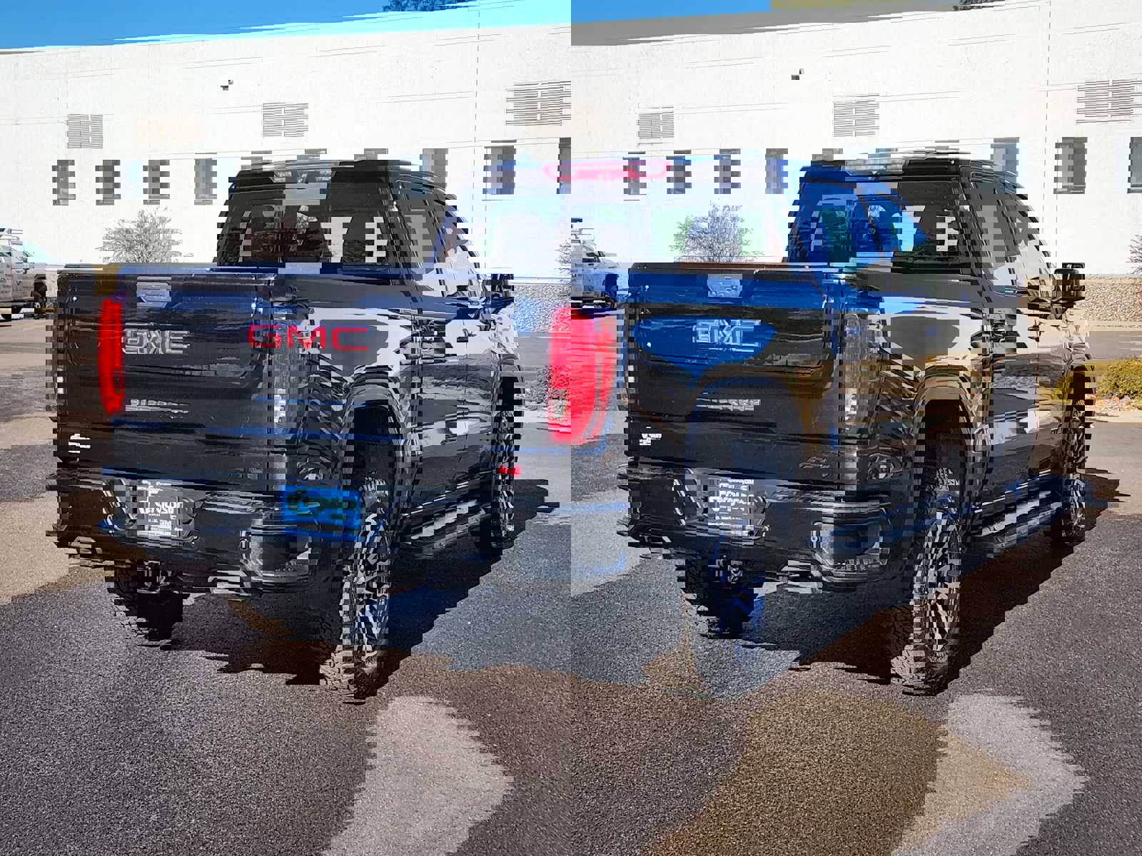 Used 2020 GMC Sierra 1500 AT4 w/ AT4 Premium Package image 3