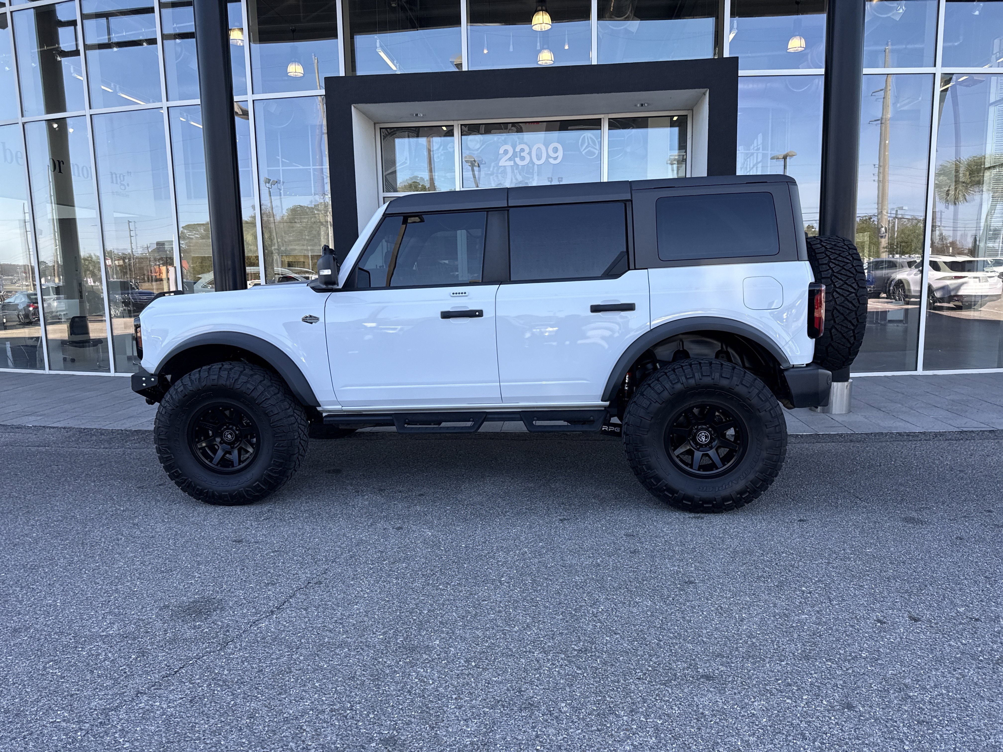 Used 2023 Ford Bronco Wildtrak image 2