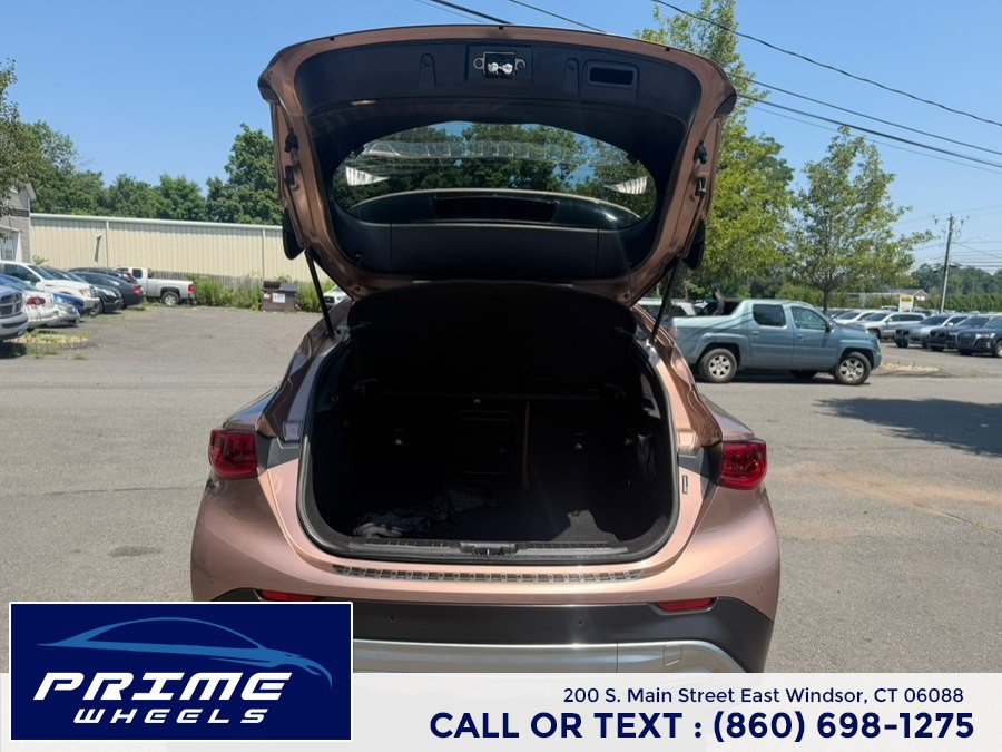 Used 2017 INFINITI QX30 Premium w/ Navigation Package AWD/4WD image 13
