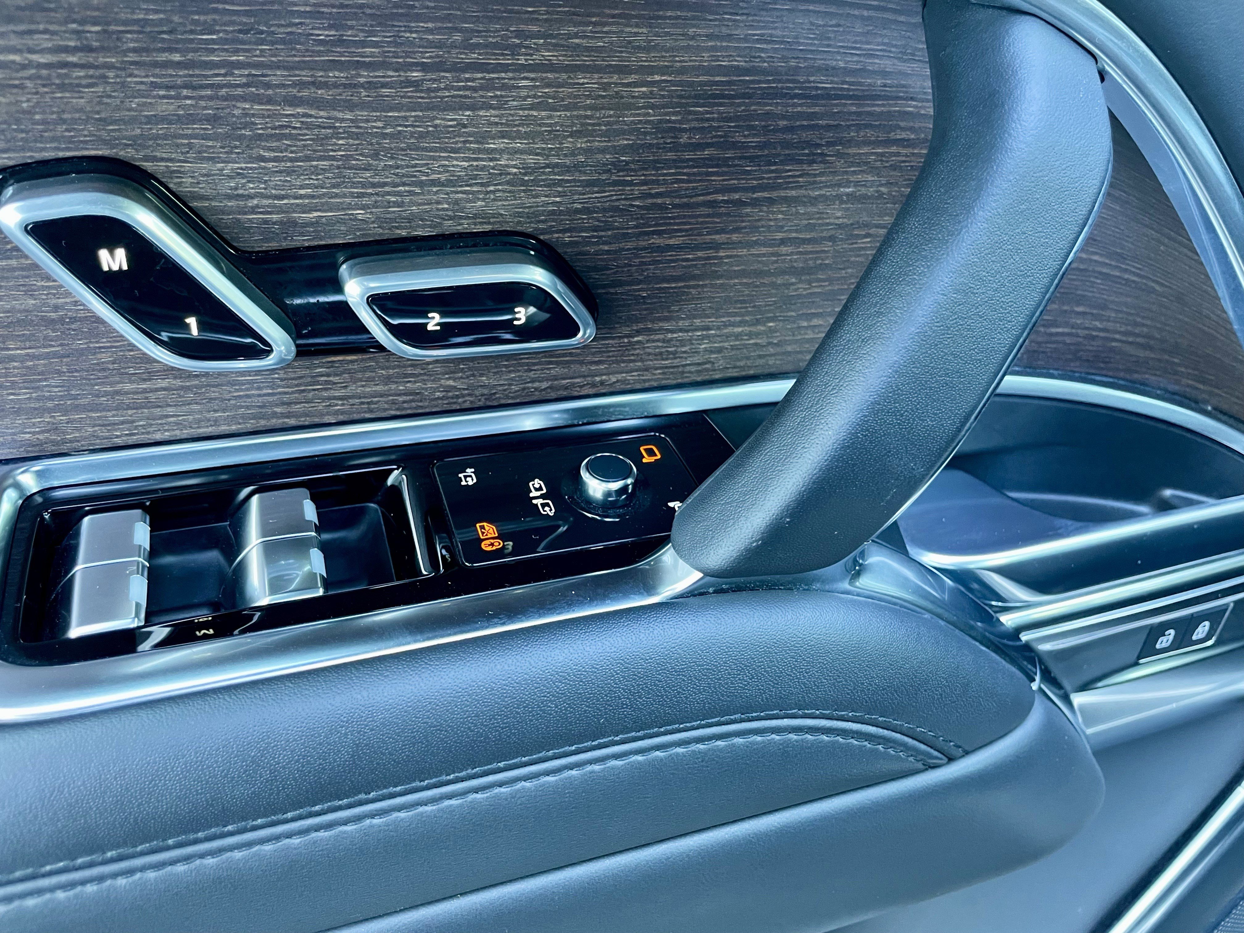 Certified 2023 Land Rover Range Rover SE image 11