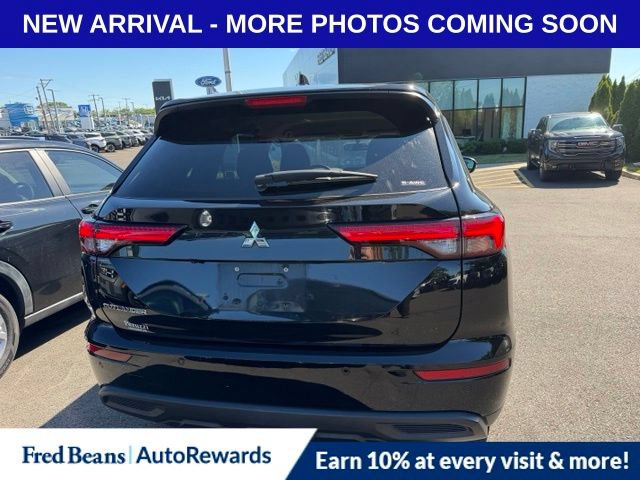 Used 2023 Mitsubishi Outlander ES AWD/4WD image 6